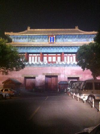 Dong Hua Men Night Market